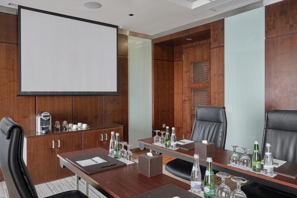 Konferenční prostory v ubytování Rose Rayhaan by Rotana - Dubai