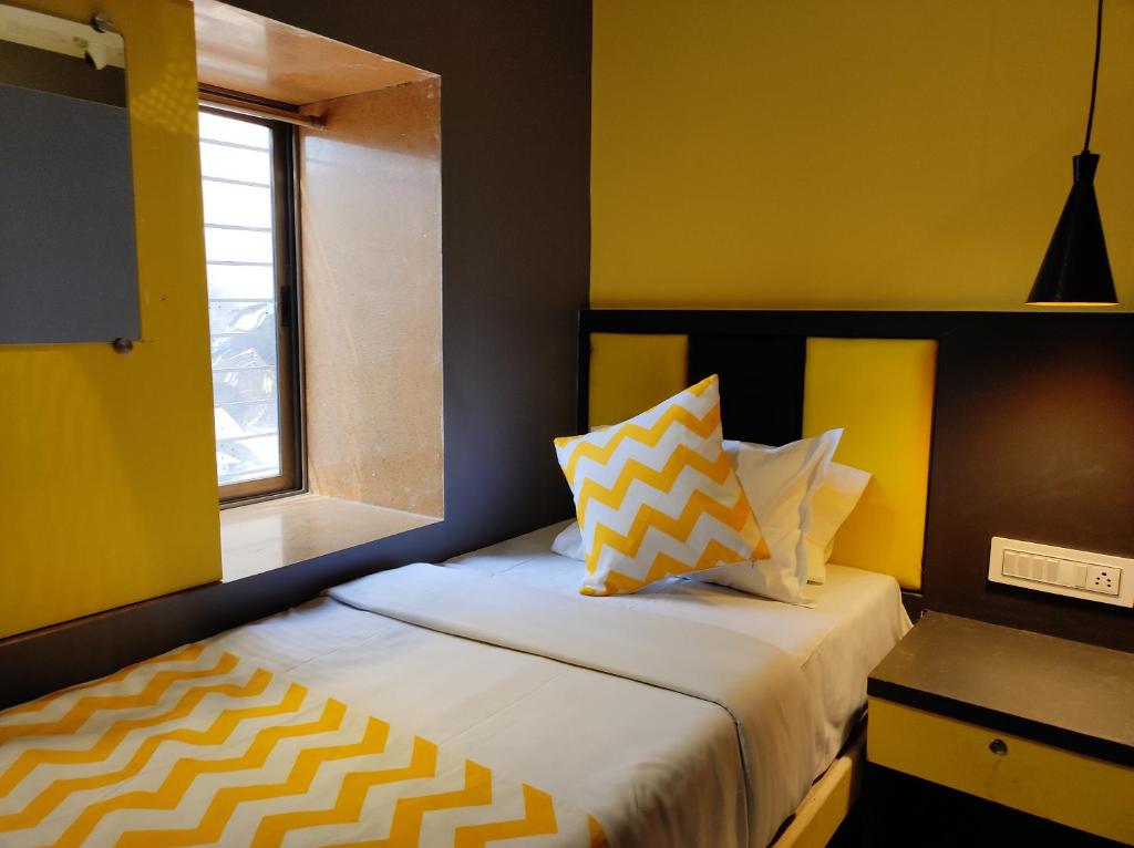 Postel nebo postele na pokoji v ubytování CABIN STAY-SOCIAL HUBZ