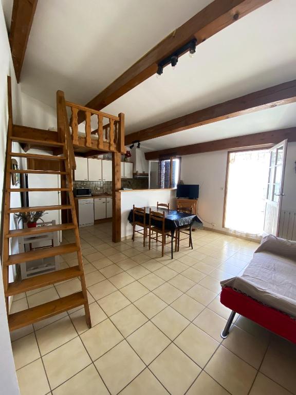 Fotografia z galérie ubytovania Charmante location avec piscine partagée à Orgnac-l'Aven, 60 m²tr v destinácii Orgnac-lʼAven