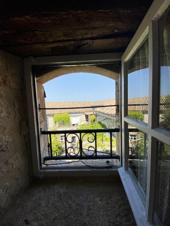 Balkón alebo terasa v ubytovaní Charmante location avec piscine partagée à Orgnac-l'Aven, 60 m²tr