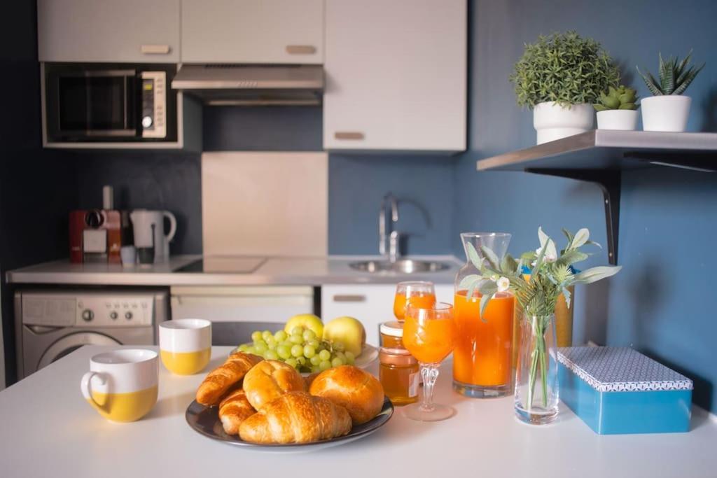 Zdjęcie z galerii obiektu T2 Cosy & moderne avec Parking Privé Gratuit à Villeurbanne w mieście Villeurbanne