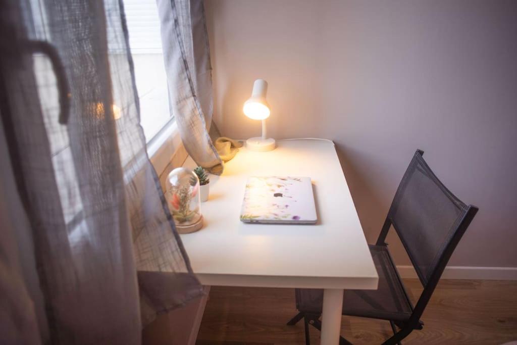Zdjęcie z galerii obiektu T2 Cosy & moderne avec Parking Privé Gratuit à Villeurbanne w mieście Villeurbanne