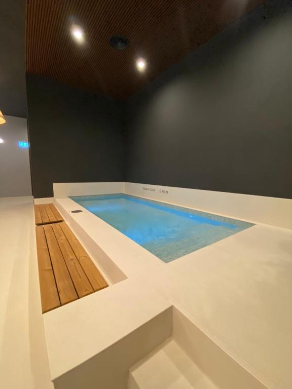 Bazén v ubytování Crama Jelna Resort & Spa nebo v jeho okolí