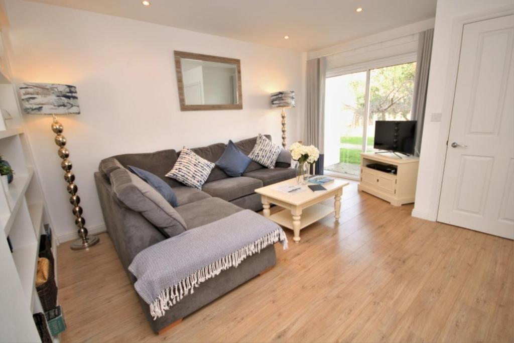 West Bay Cottages Yarmouth Isle of Wight - 