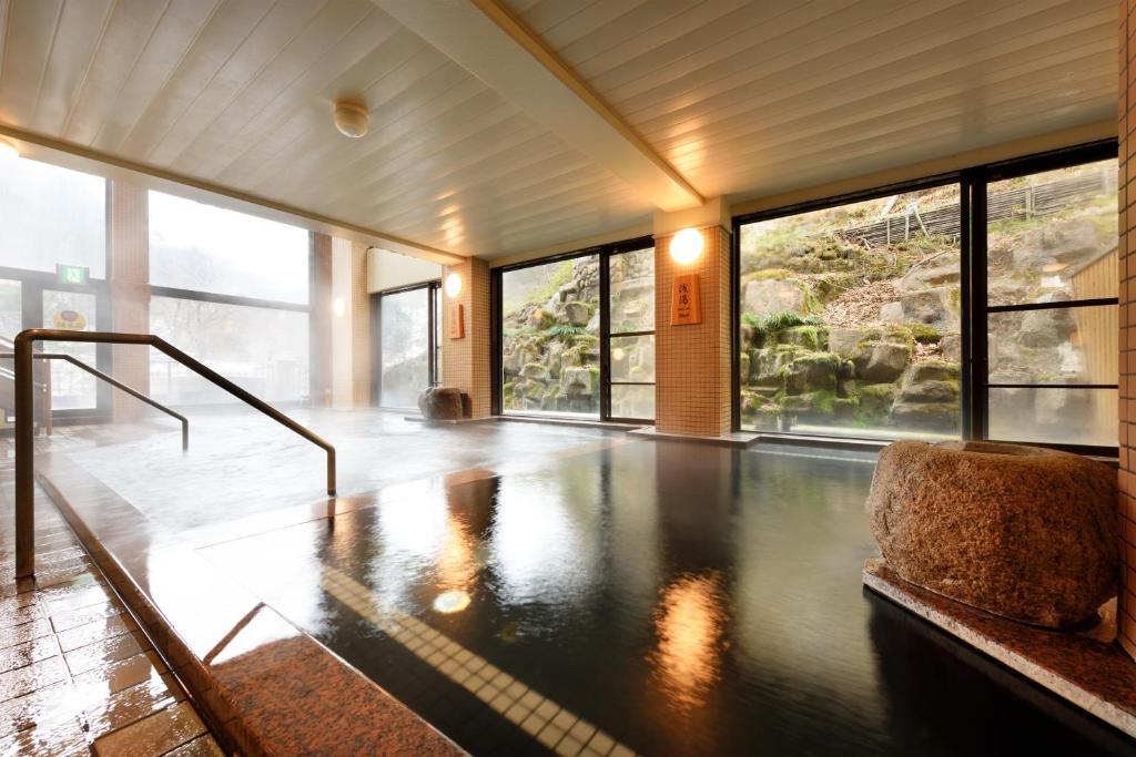 Bazén v ubytování Sansuiso Tsuchiyu Spa nebo v jeho okolí