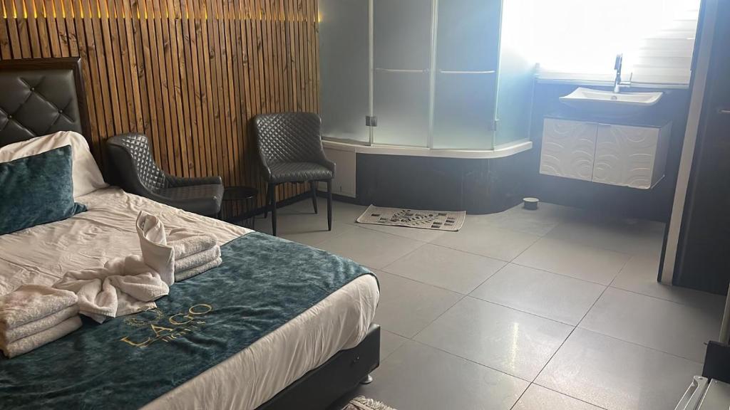 Postel nebo postele na pokoji v ubytování Elven Hotel