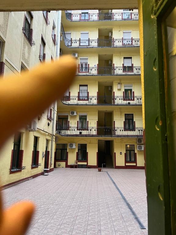 Budova, v ktorej sa apartmán nachádza