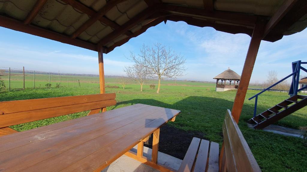 Ogród w obiekcie Tisza White House