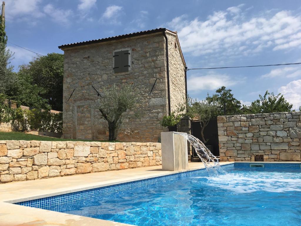 Bazén v ubytování Villa Šterna II - Ferienhaus mit Pool und Garten nebo v jeho okolí