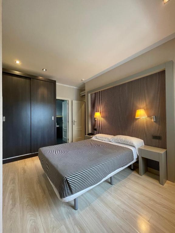 Apartamento con Piscina y Parking, Valencia, Spain - Booking.com