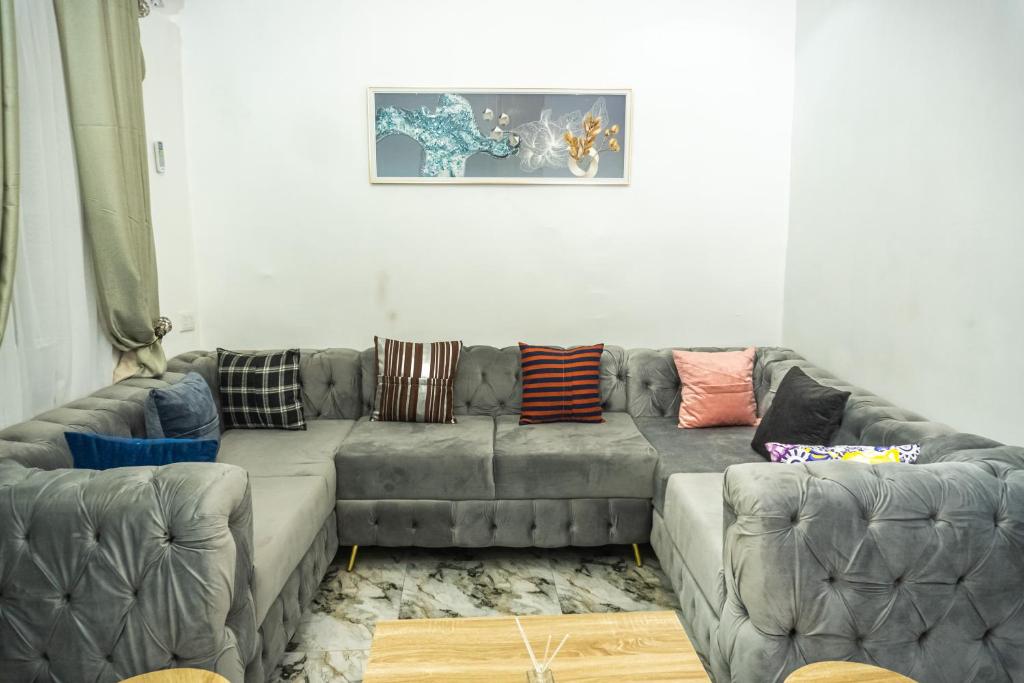 Lakeview 2-Bed-Apt With Amazing Views In Every Direction的休息区