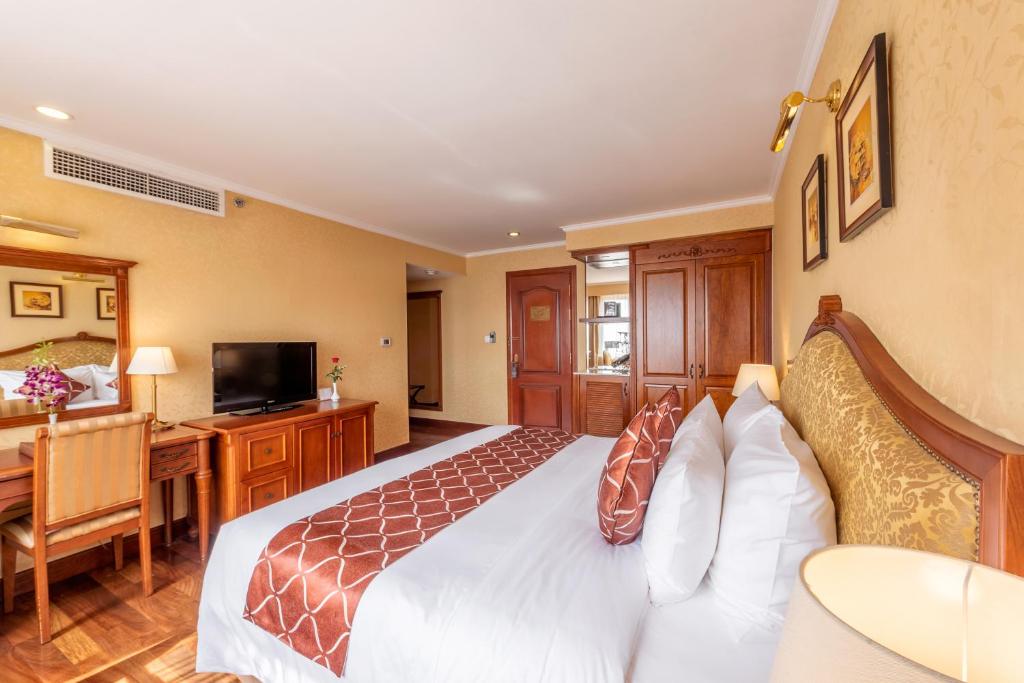 Phòng Senior Deluxe Có Giường Cỡ King Nhìn Ra Thành Phố Hoặc Sông