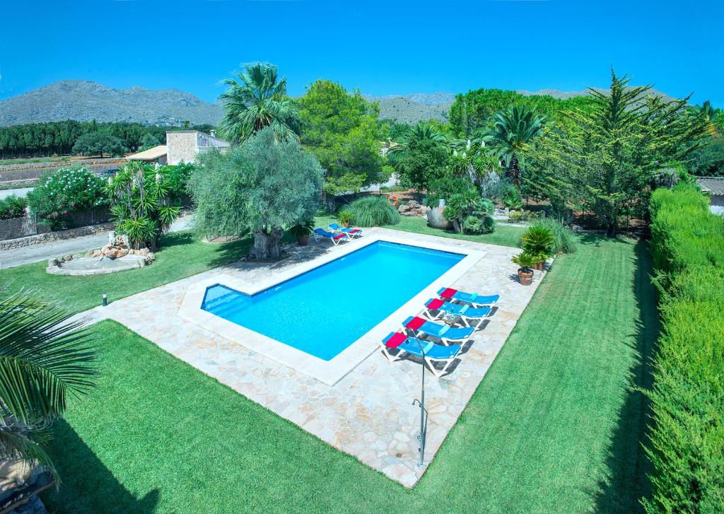 Bazén v ubytování Owl Booking Villa Can Pou - Luxury Holidays in Royal Gardens nebo v jeho okolí