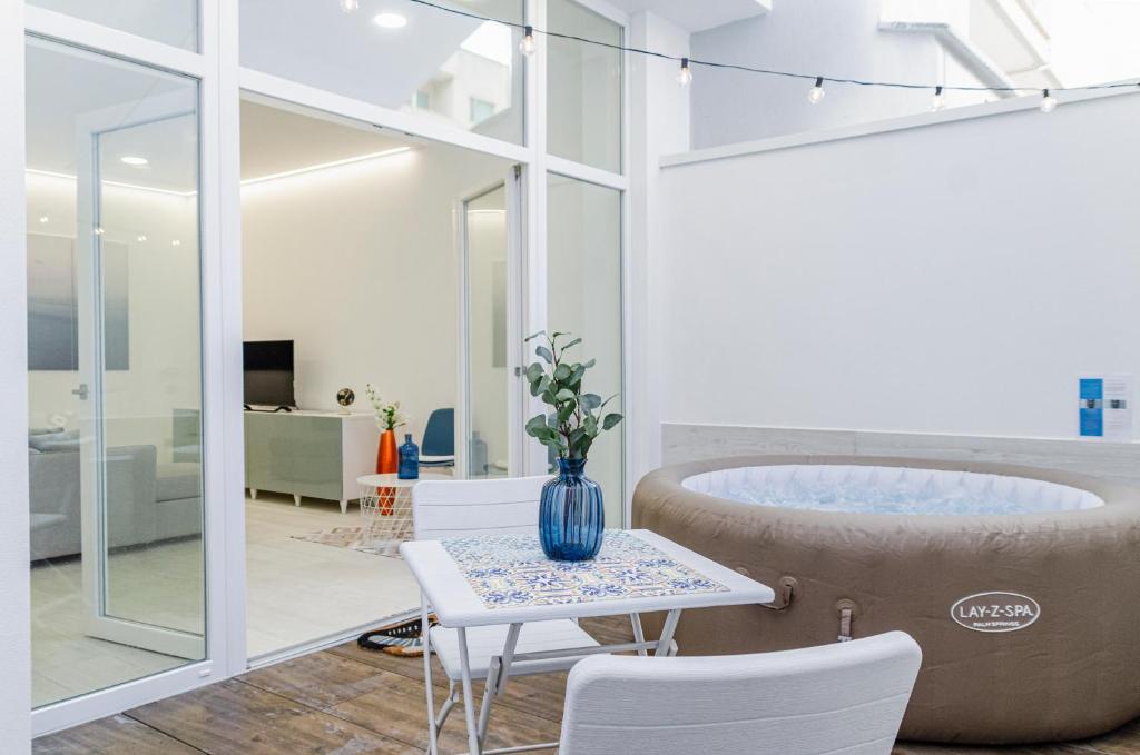 Televisyen dan/atau pusat hiburan di SPA & RELAX Aesthetic Apartment 50m dal mare