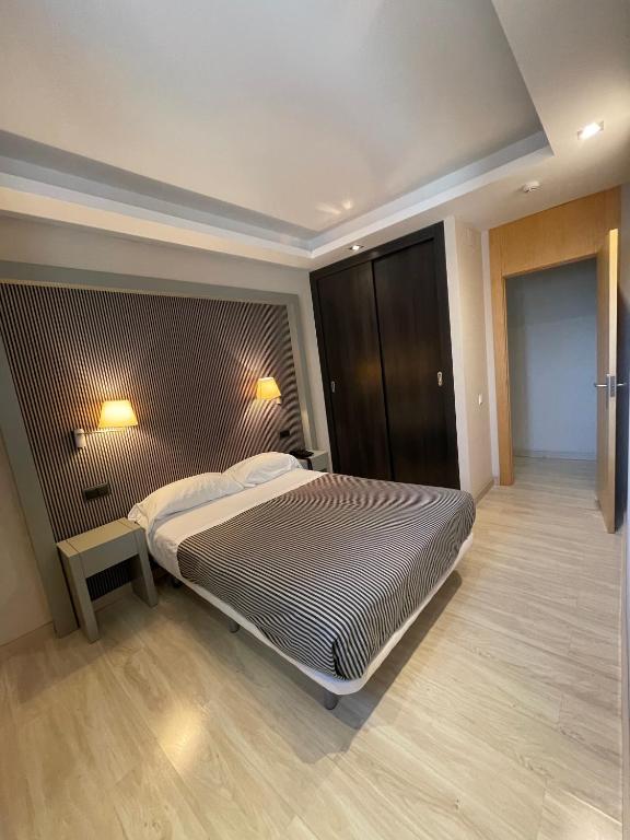 Apartamento con Piscina y Parking, Valencia, Spain - Booking.com