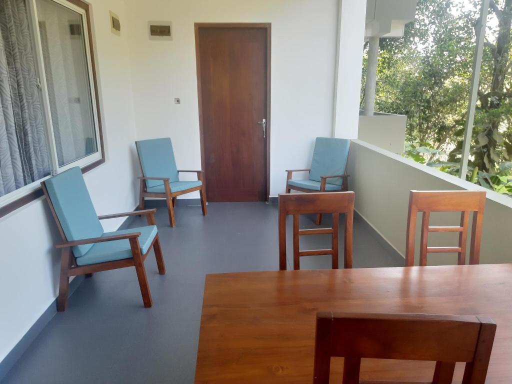 Hotel Paradiso, - 12