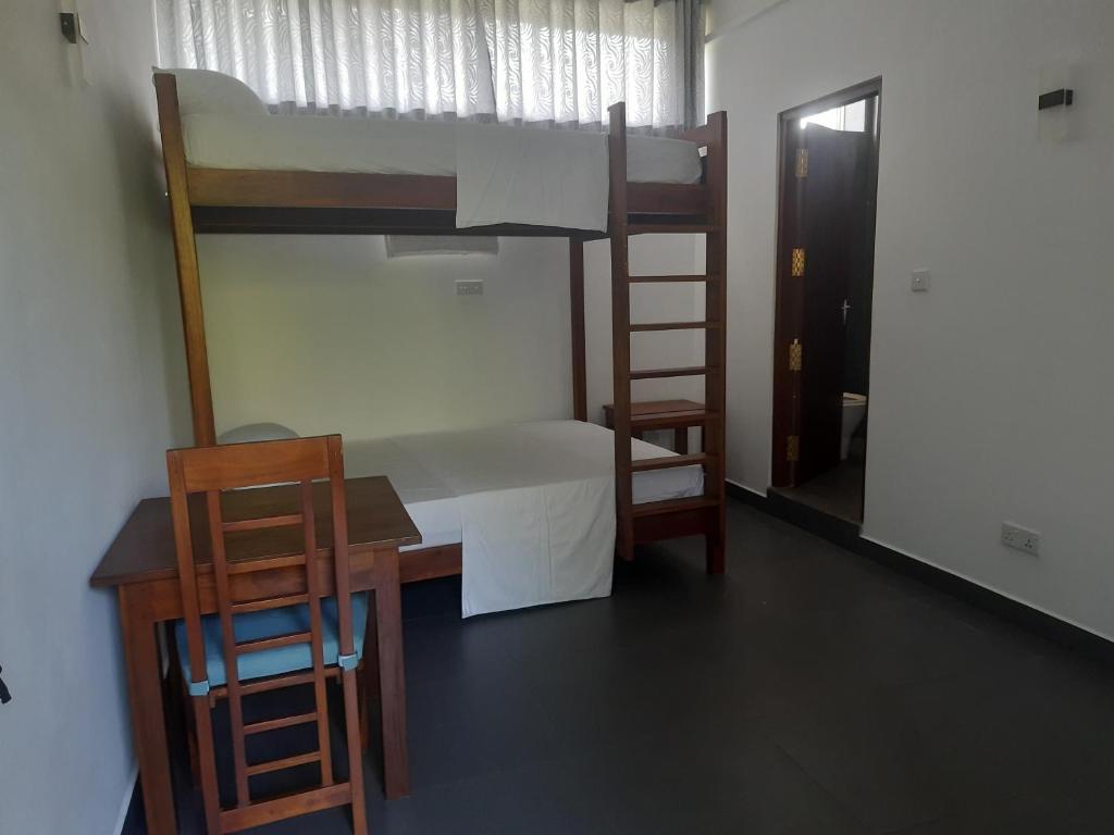 Hotel Paradiso, - 19