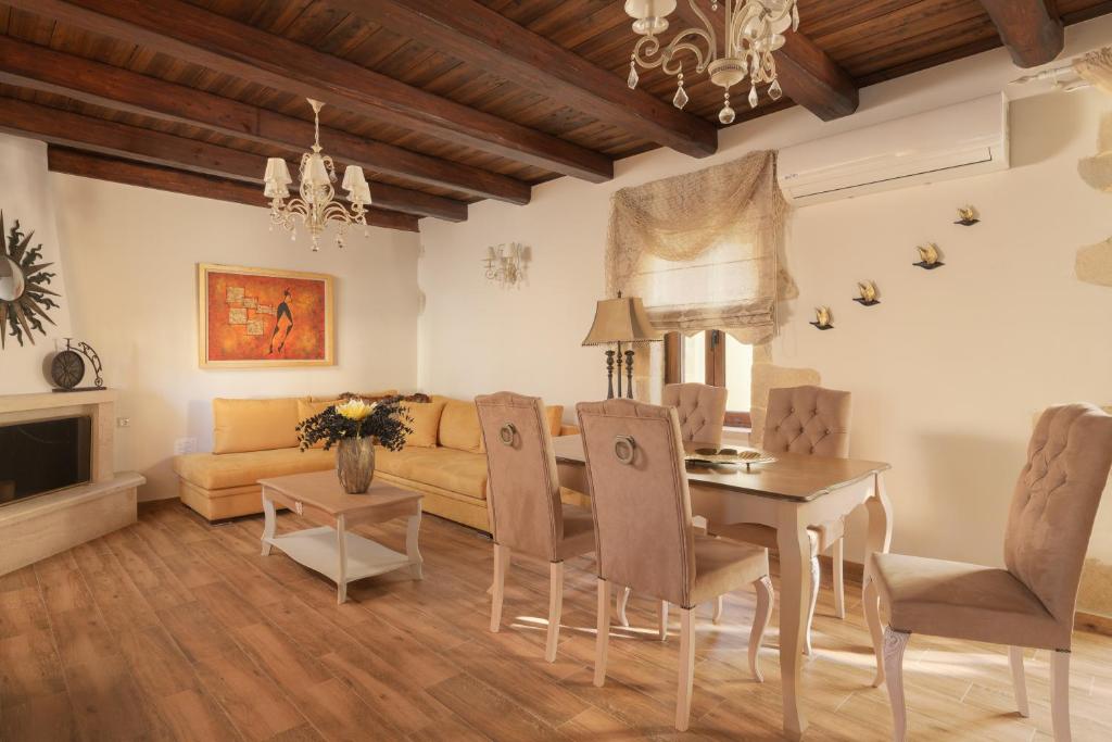 Posezení v ubytování Nicole Villa, an Enchanted Gem, By ThinkVilla