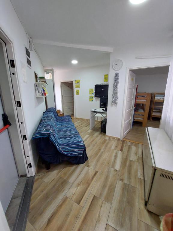 TV a/nebo společenská místnost v ubytování Hostel Inn Downtown