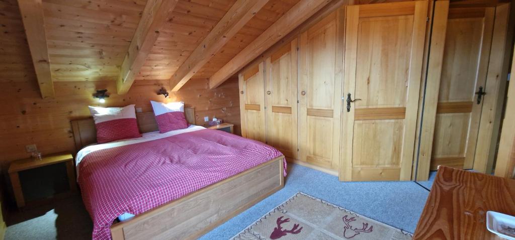 Postel nebo postele na pokoji v ubytování Chalet Casteol