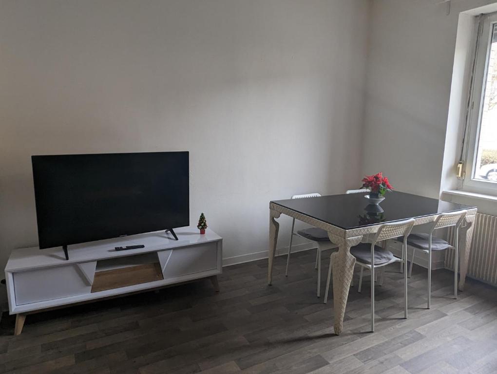 Le Thannois - appartement 2 chambres, salon, cuisine équipée, parking et wifi gratuit – photo 19