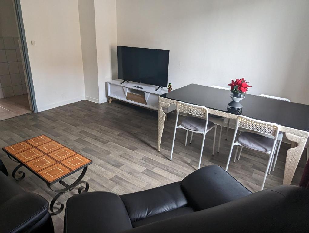 Le Thannois - appartement 2 chambres, salon, cuisine équipée, parking et wifi gratuit – photo 11