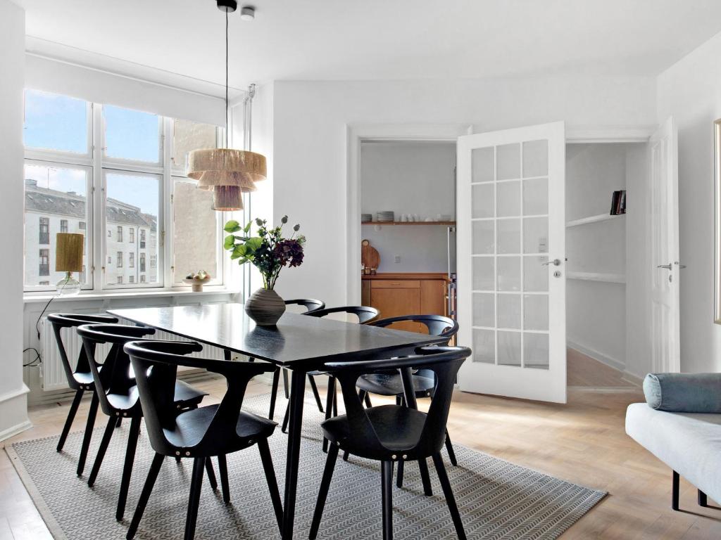 Fotografie z fotogalerie ubytování Sanders Stage - Charming Three-Bedroom Apartment Near Nyhavn v Kodani