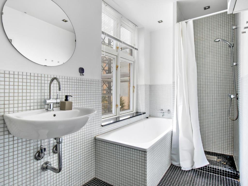Fotografie z fotogalerie ubytování Sanders Stage - Charming Three-Bedroom Apartment Near Nyhavn v Kodani