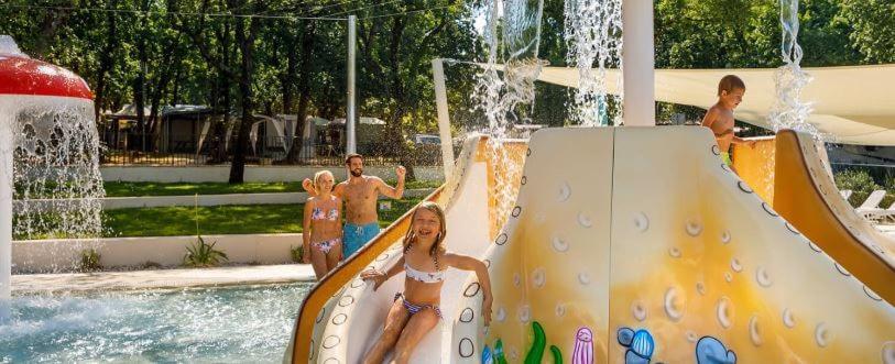 Bazén v ubytování Easyatent Safari tent Aminess Maravea nebo v jeho okolí