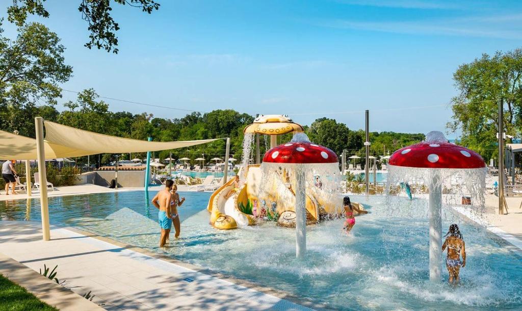 Bazén v ubytování Easyatent Safari tent Aminess Maravea nebo v jeho okolí