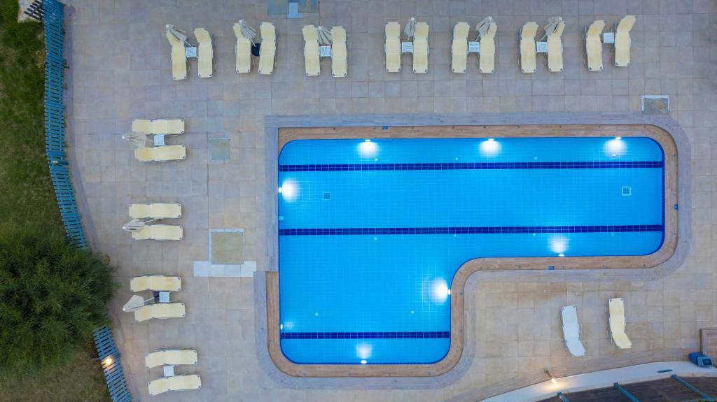 Bazén v ubytování Karras Grande Resort nebo v jeho okolí