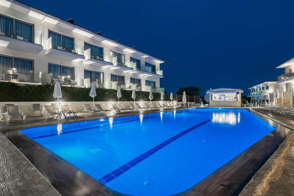 Bazén v ubytování Karras Grande Resort nebo v jeho okolí