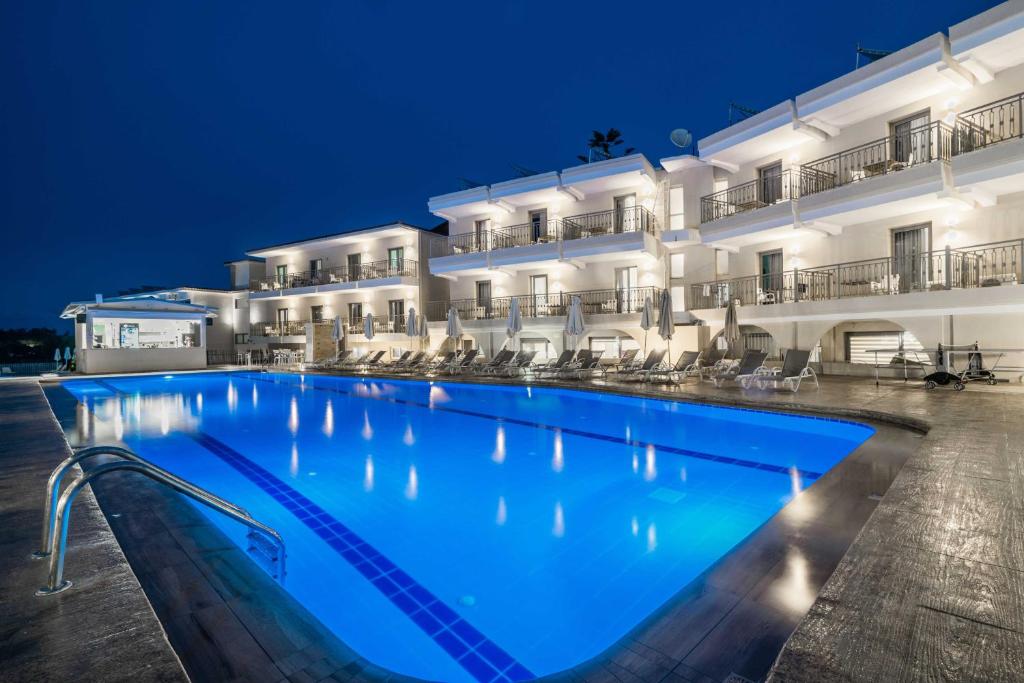 Bazén v ubytování Karras Grande Resort nebo v jeho okolí