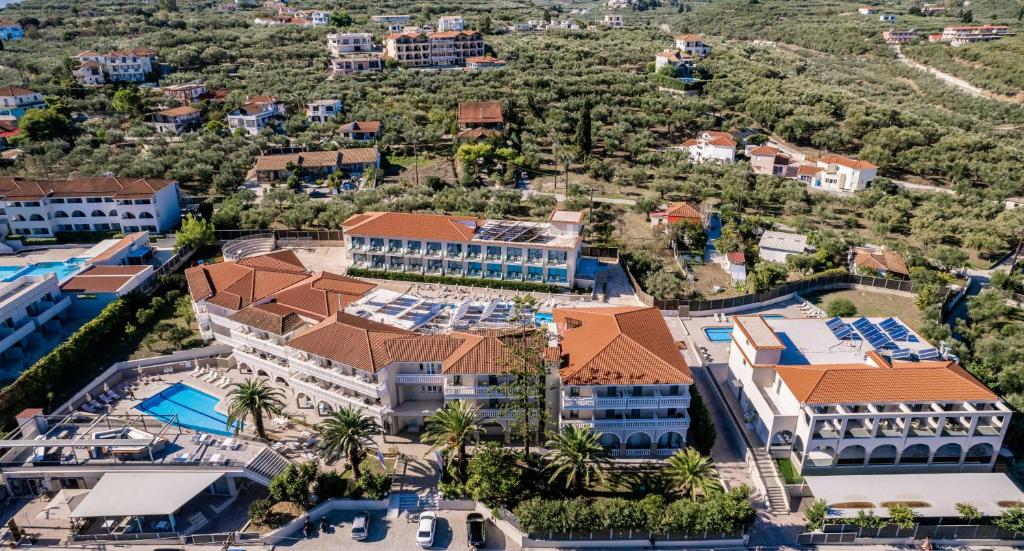 Bazén v ubytování Karras Grande Resort nebo v jeho okolí
