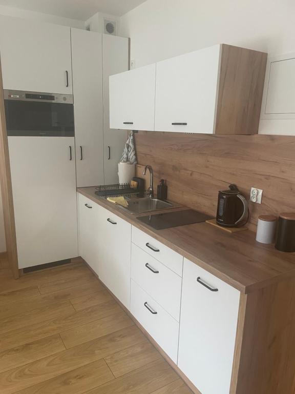 Kuchyňa alebo kuchynka v ubytovaní Apartament Marta na Spokojnej
