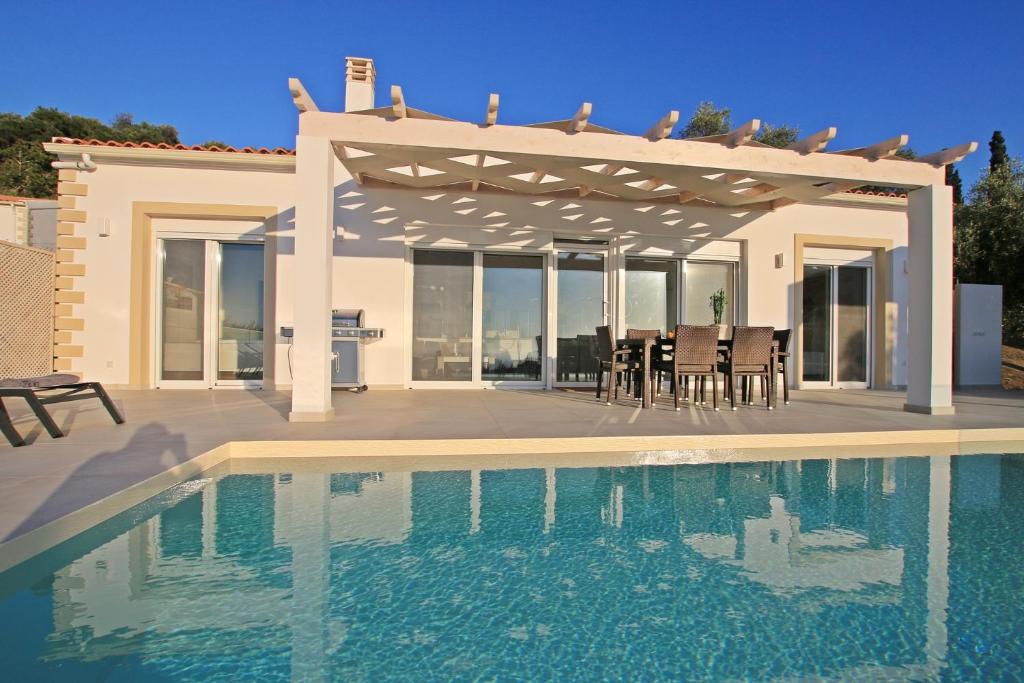Bazén v ubytování Sunset Sea View Villa 10 nebo v jeho okolí