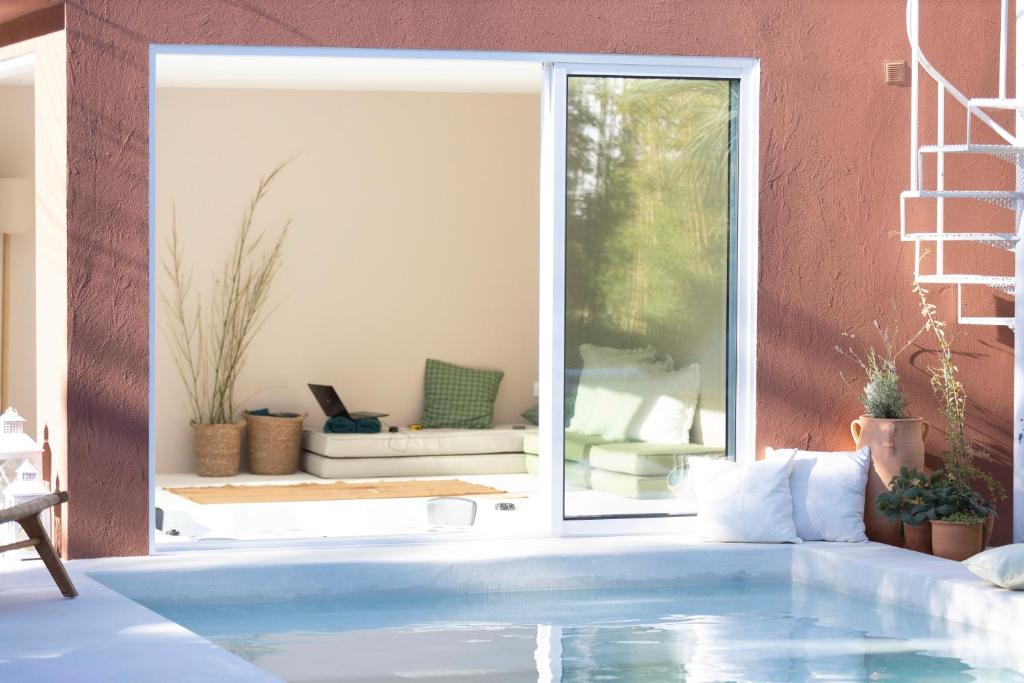 Casa dos Pinheiros 109 - Private Villa with pool & heated SPA