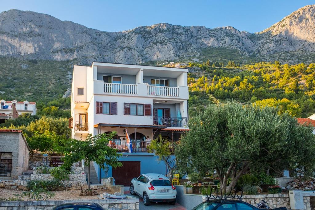 Nespecifikovaný výhled na hory nebo výhled na hory při pohledu z apartmánu