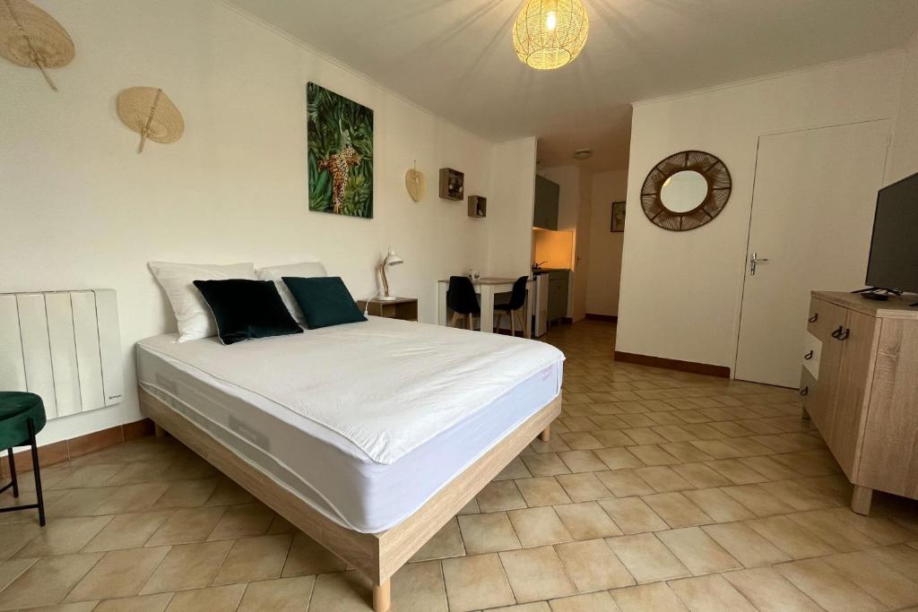 Postel nebo postele na pokoji v ubytování Apartment in Rochefort