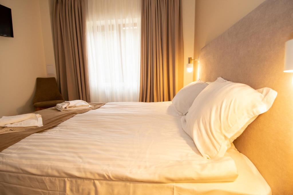 Postel nebo postele na pokoji v ubytování Hotel Alpinist, Malyovitsa