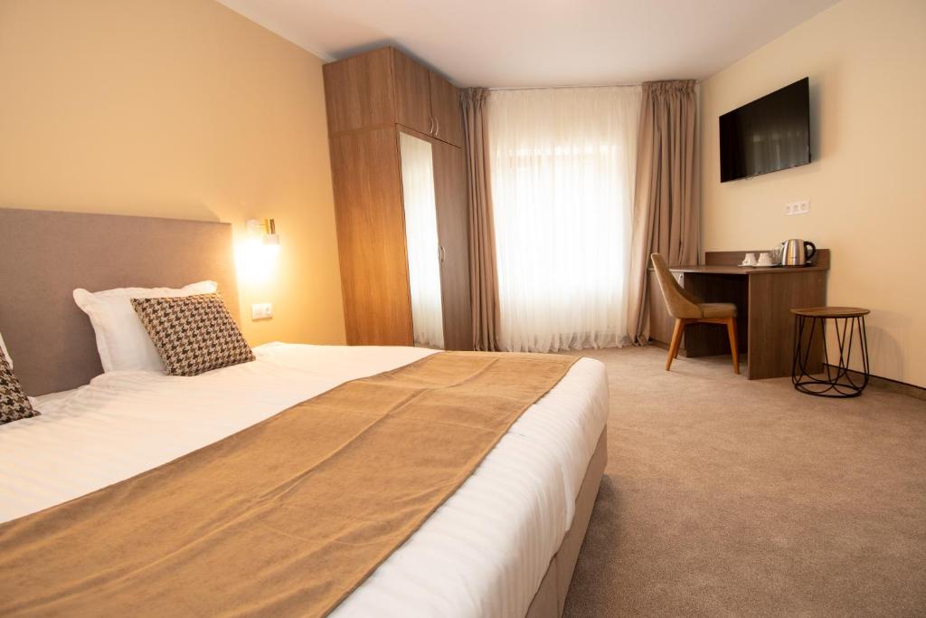 Postel nebo postele na pokoji v ubytování Hotel Alpinist, Malyovitsa