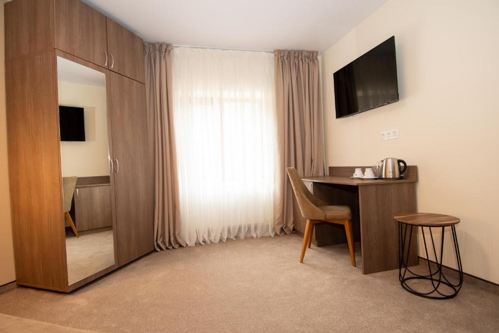 TV a/nebo společenská místnost v ubytování Hotel Alpinist, Malyovitsa