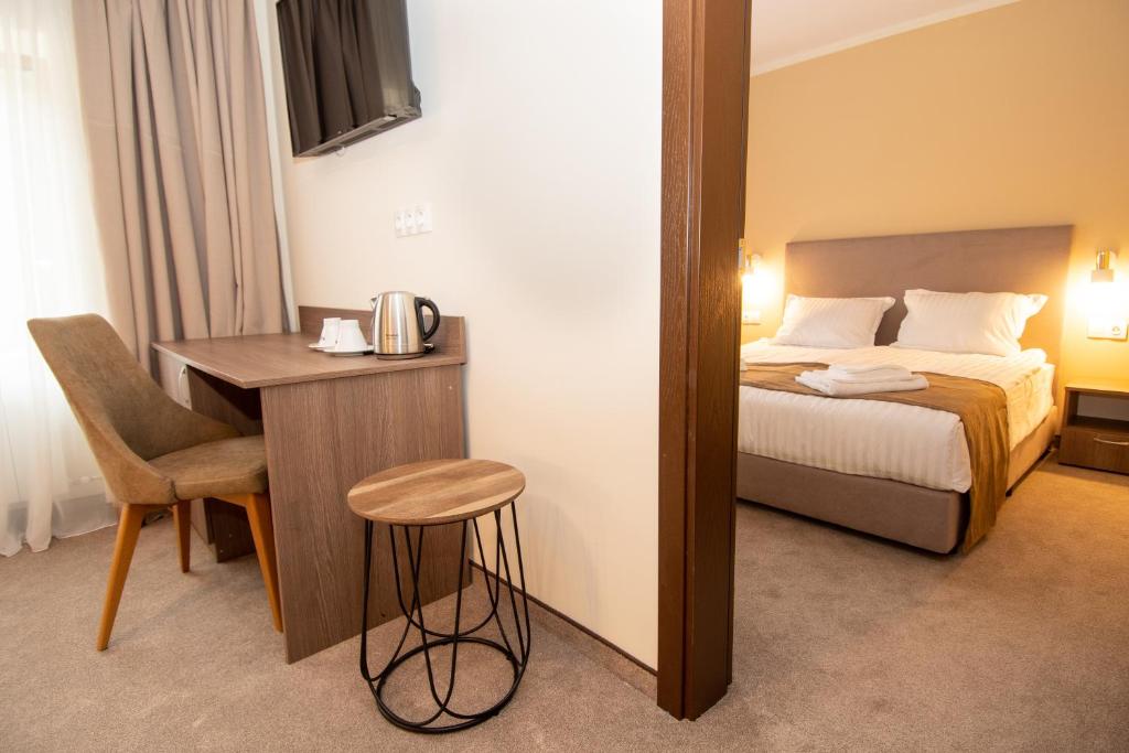 Postel nebo postele na pokoji v ubytování Hotel Alpinist, Malyovitsa