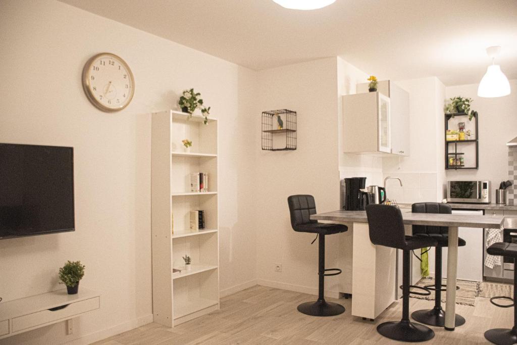 Televízia a/alebo spoločenská miestnosť v ubytovaní Superbe appartement entre Paris et Disneyland