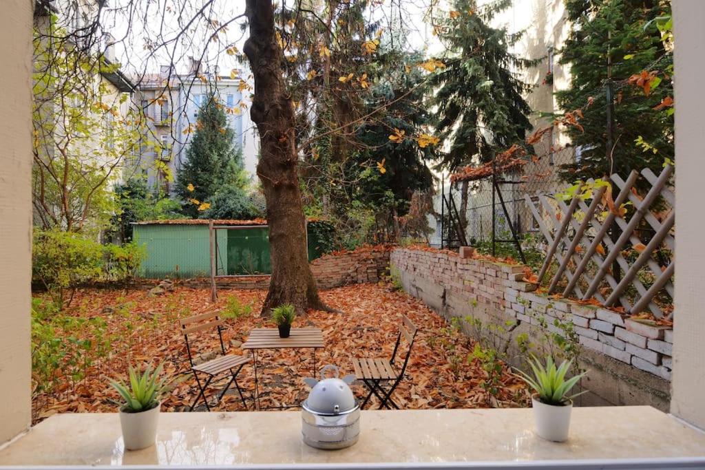Vonkajšia záhrada v ubytovaní VAR17 Apartman
