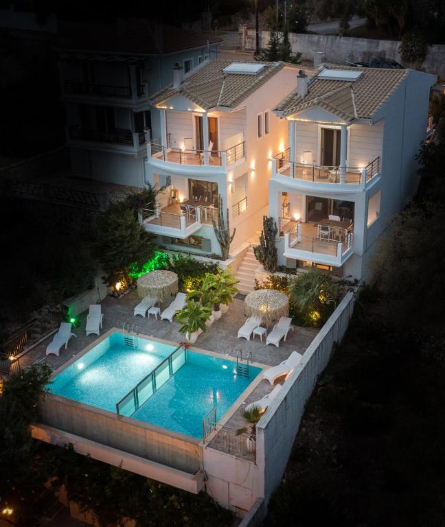 The swimming pool at or close to Villa Maria PF