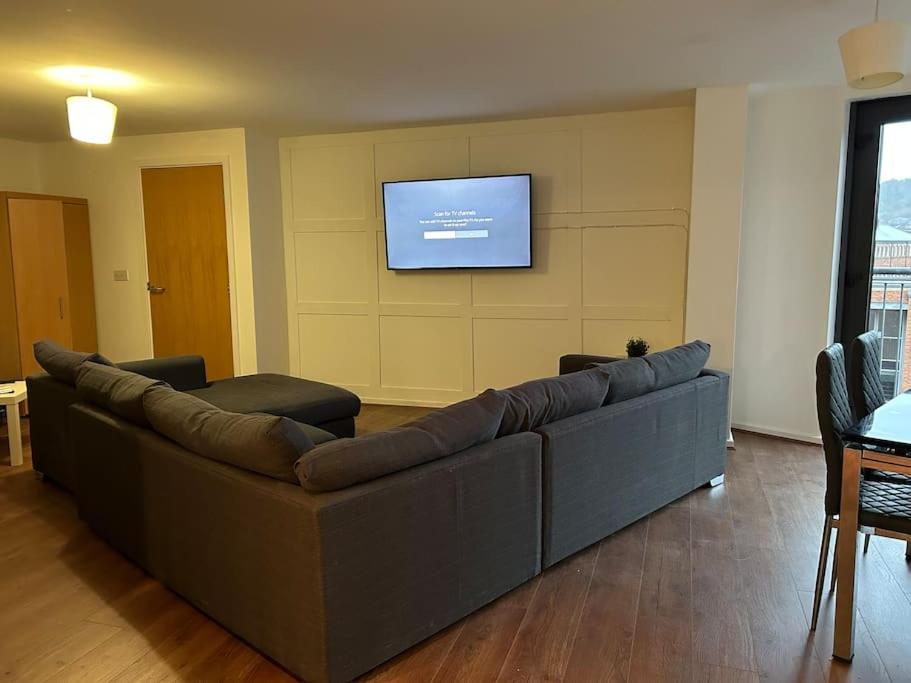Central and Spacious Apartment - Housity