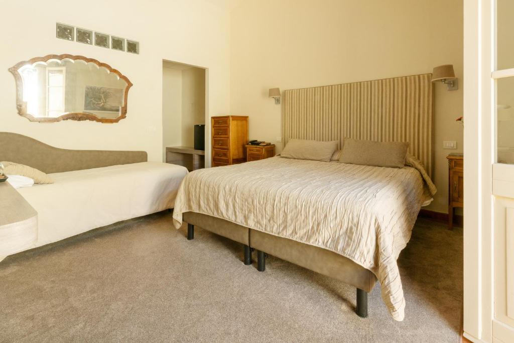 Si Montalcino Hotel - Dreibettzimmer Mit Balkon