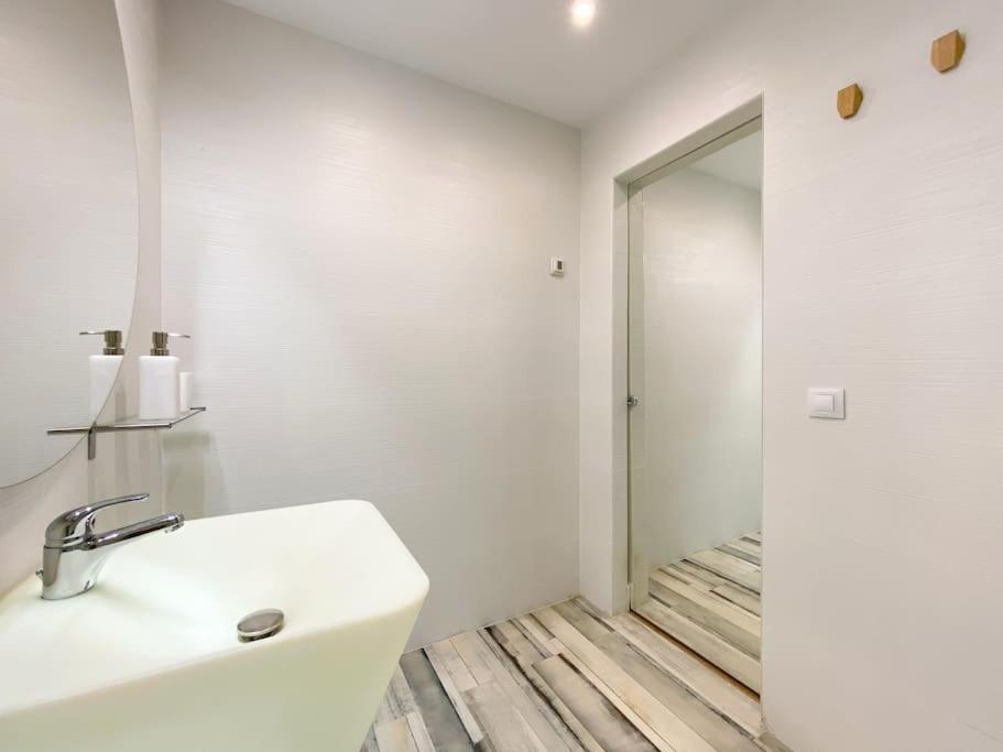 Koupelna v ubytování NEW Lavapies Spacious flat, 2 bedrooms and 2 balconies