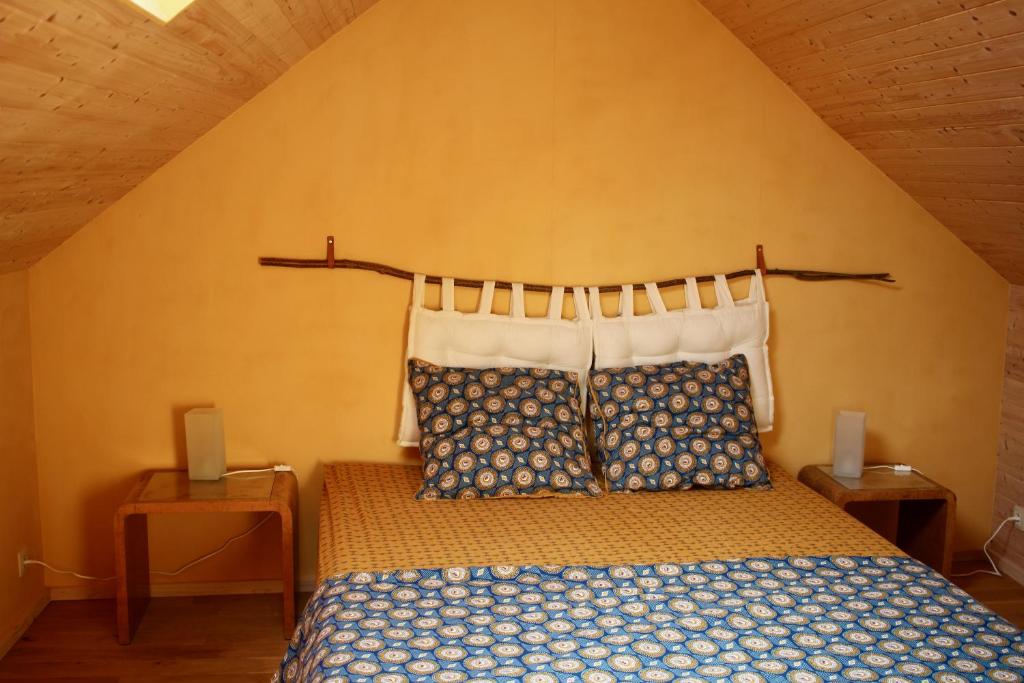 a bedroom with a bed with two night stands at Gîte l'Ecurie in Jodoigne